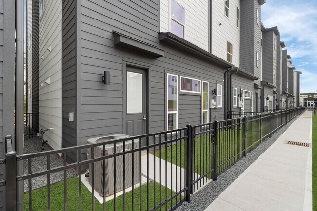 Building Photo - 1117 Ennis St