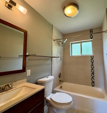 Building Photo - Large Single Family Home Available NOW!! ONE MONTH FREE!!