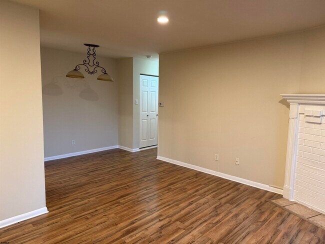 Building Photo - 104 Vail Ct