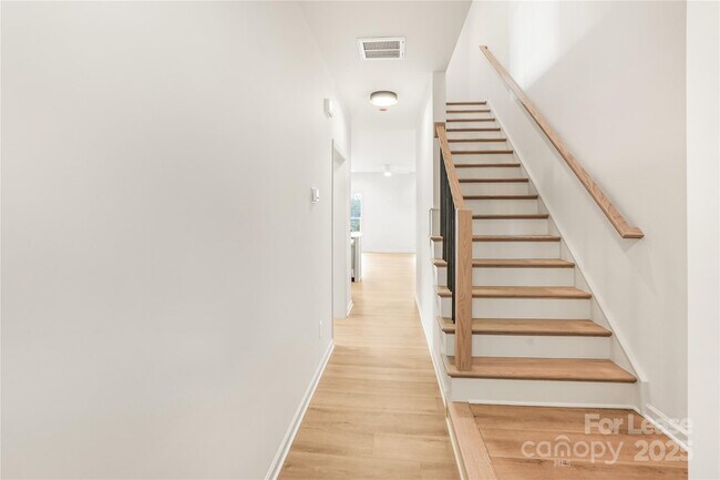 Building Photo - 2718 Mayfair Ave