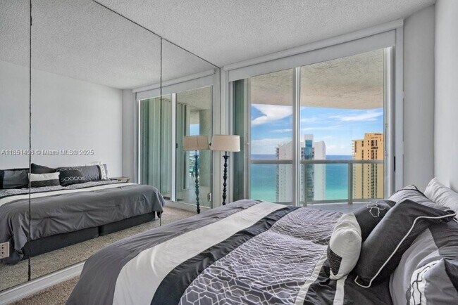 Building Photo - 16400 Collins Ave