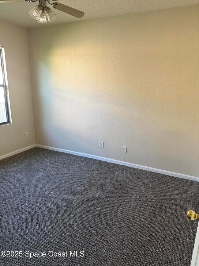Building Photo - 1234 Bolle Cir