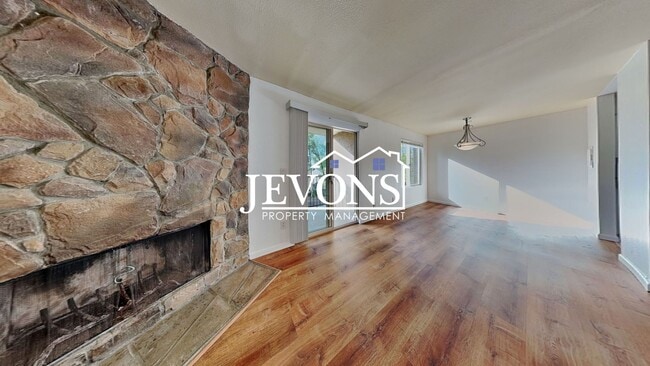 Building Photo - 2-bedroom home with water, sewer, and garb...