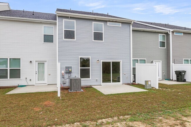 Building Photo - Move-In Ready Home in the Heart of Goose Creek