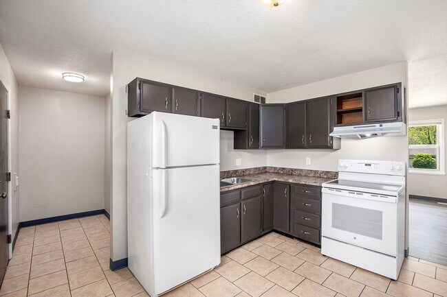 Building Photo - Beautiful 2BR/1BA Duplex in Independence!