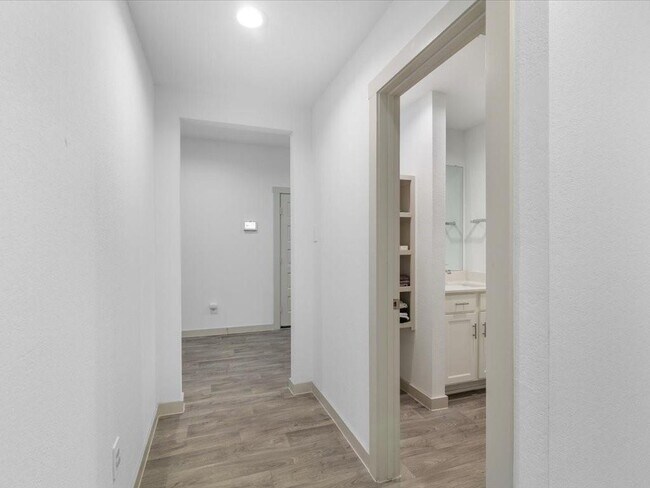Building Photo - 1702 Maclane Ct