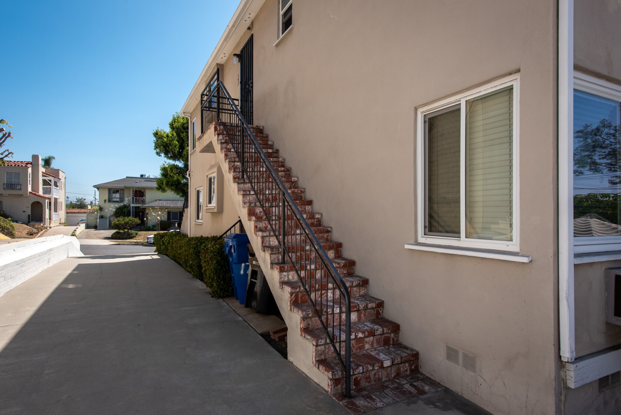 Building Photo - 1763 Kelton Ave