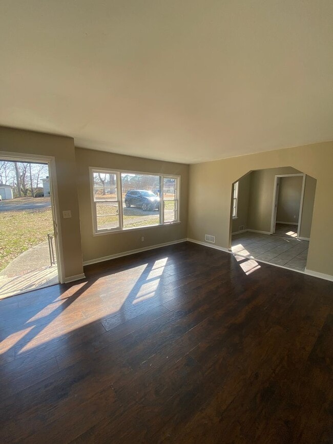 Building Photo - Bright & Spacious 4BR/2BA Home in Birmingham