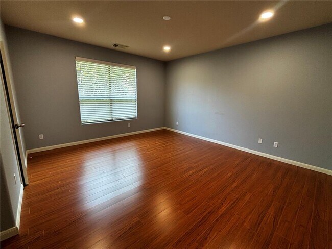 Building Photo - 2212 Buffalo Tundra Dr