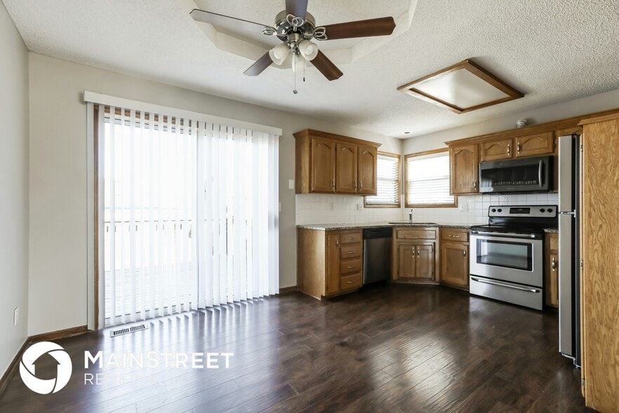 Building Photo - 1210 Aspen Dr