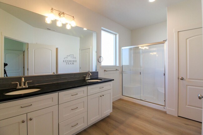 Building Photo - 4 Bedroom, 2 Bath Home in Richland