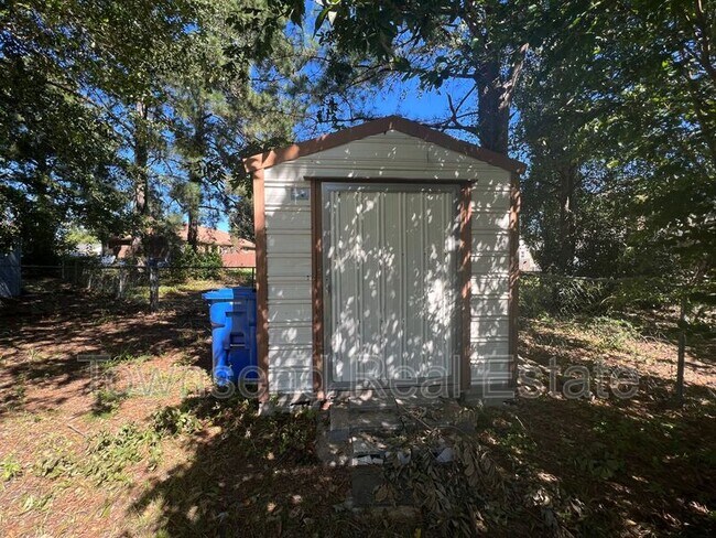 Building Photo - 6204 Lakehaven Dr