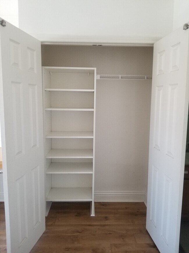 Building Photo - **SPECIAL** FIRST MONTH FREE!!! Clean Upstairs Unit In Convenient Location- Close to SDSU!