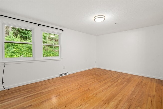 Building Photo - 24 Speen St