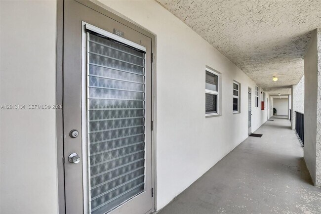 Building Photo - 9330 Lagoon Pl