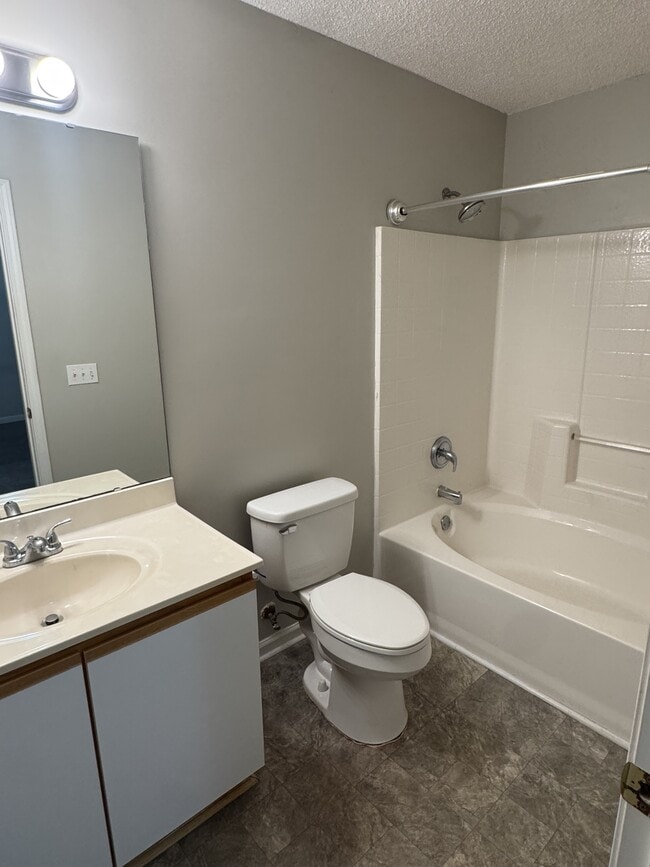 Building Photo - 1304 Wyngate Dr