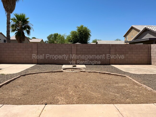 Building Photo - 10621 W Poinsettia Dr