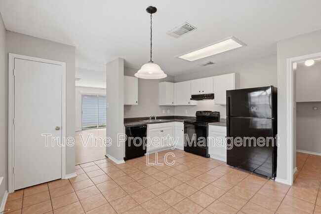 Building Photo - 6810 Saharastone Dr