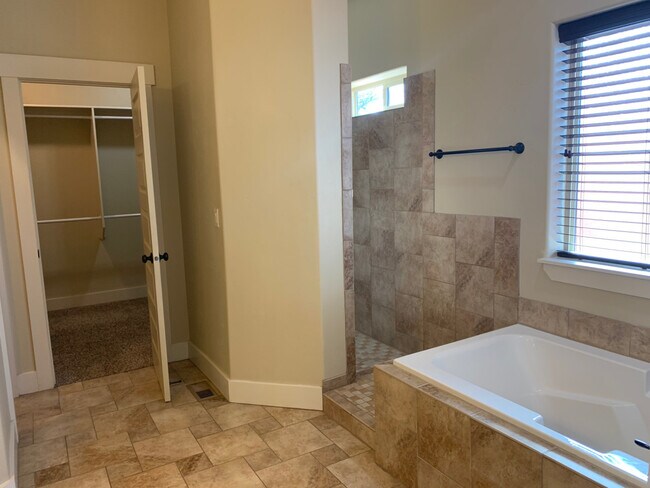 Building Photo - 5815 N SAGUARO HILLS P