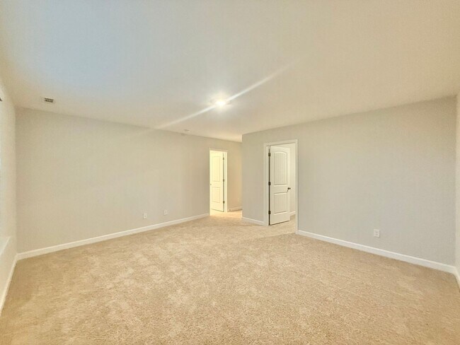 Building Photo - 443 White Oak Gdn Wy