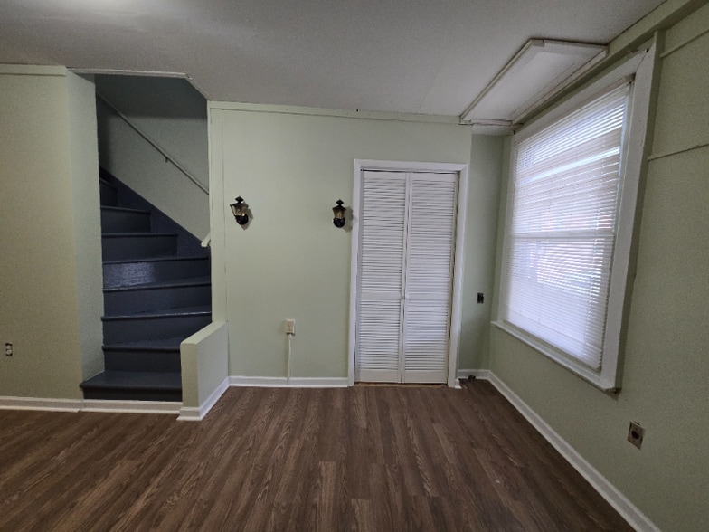 Building Photo - 2704 Pratt St