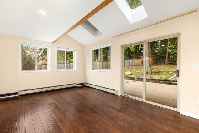 Building Photo - 16725 10th Ave NE