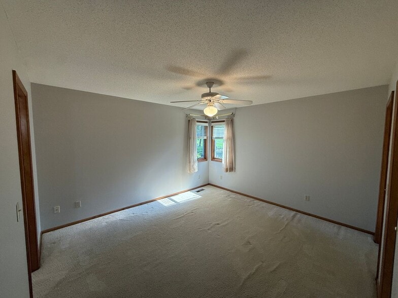 Building Photo - 5018 Goldfinch Ln