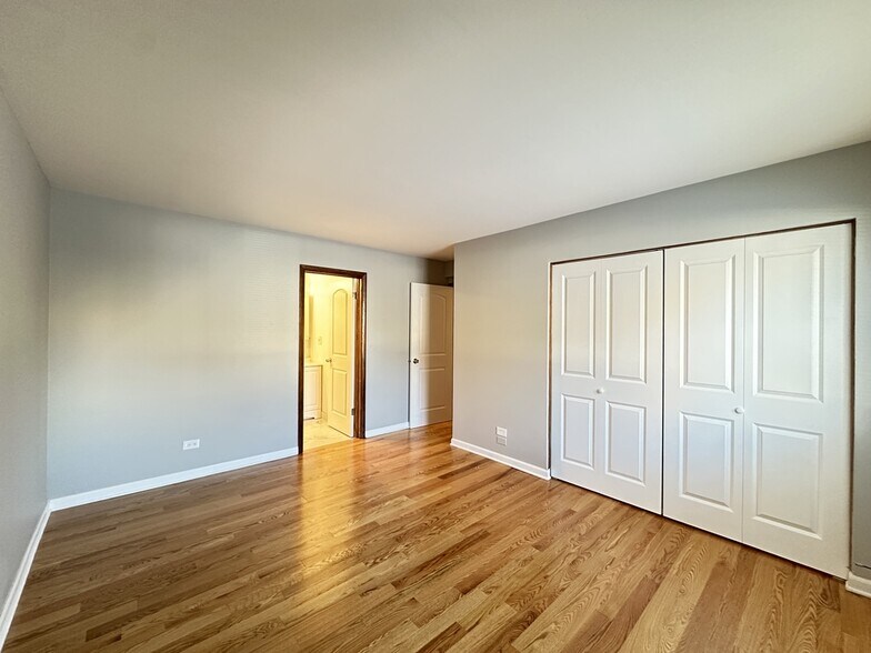 Building Photo - 1653 Oakwood Ave