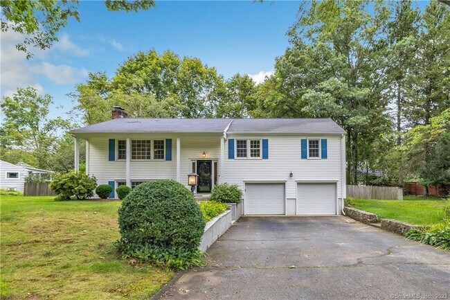 Building Photo - 4 Cranbury Woods Rd