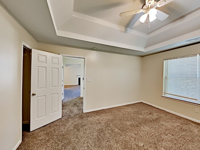 Building Photo - 4319 Caroline Court
