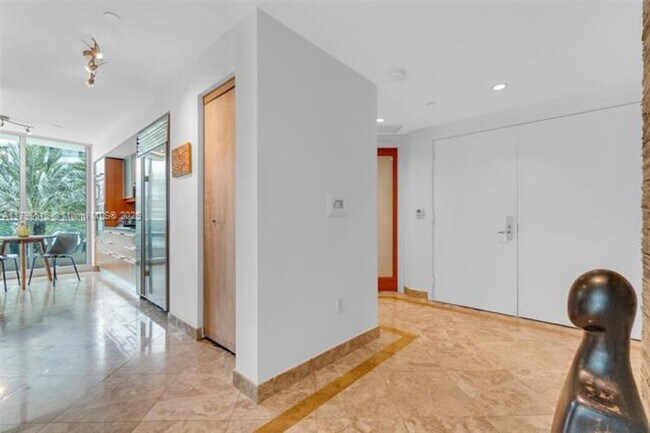 Building Photo - 1331 Brickell Bay Dr