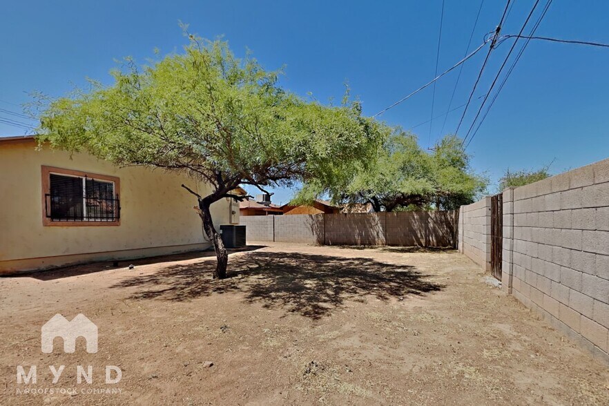 Building Photo - 2434 E Roeser Rd
