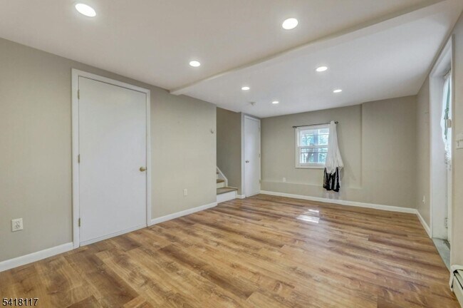 Building Photo - 336 Lakeview Ave