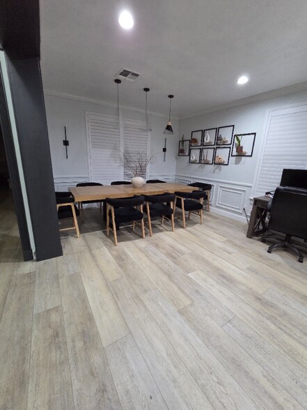 Building Photo - 11 Sola Ct