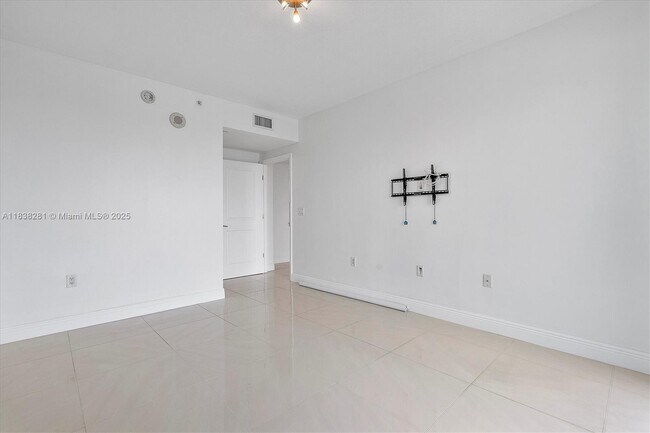 Building Photo - 1250 S Miami Ave