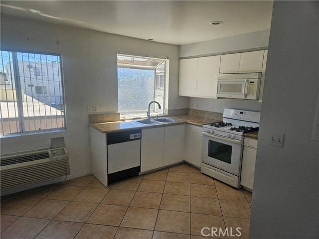 Building Photo - 14159 Gilmore St