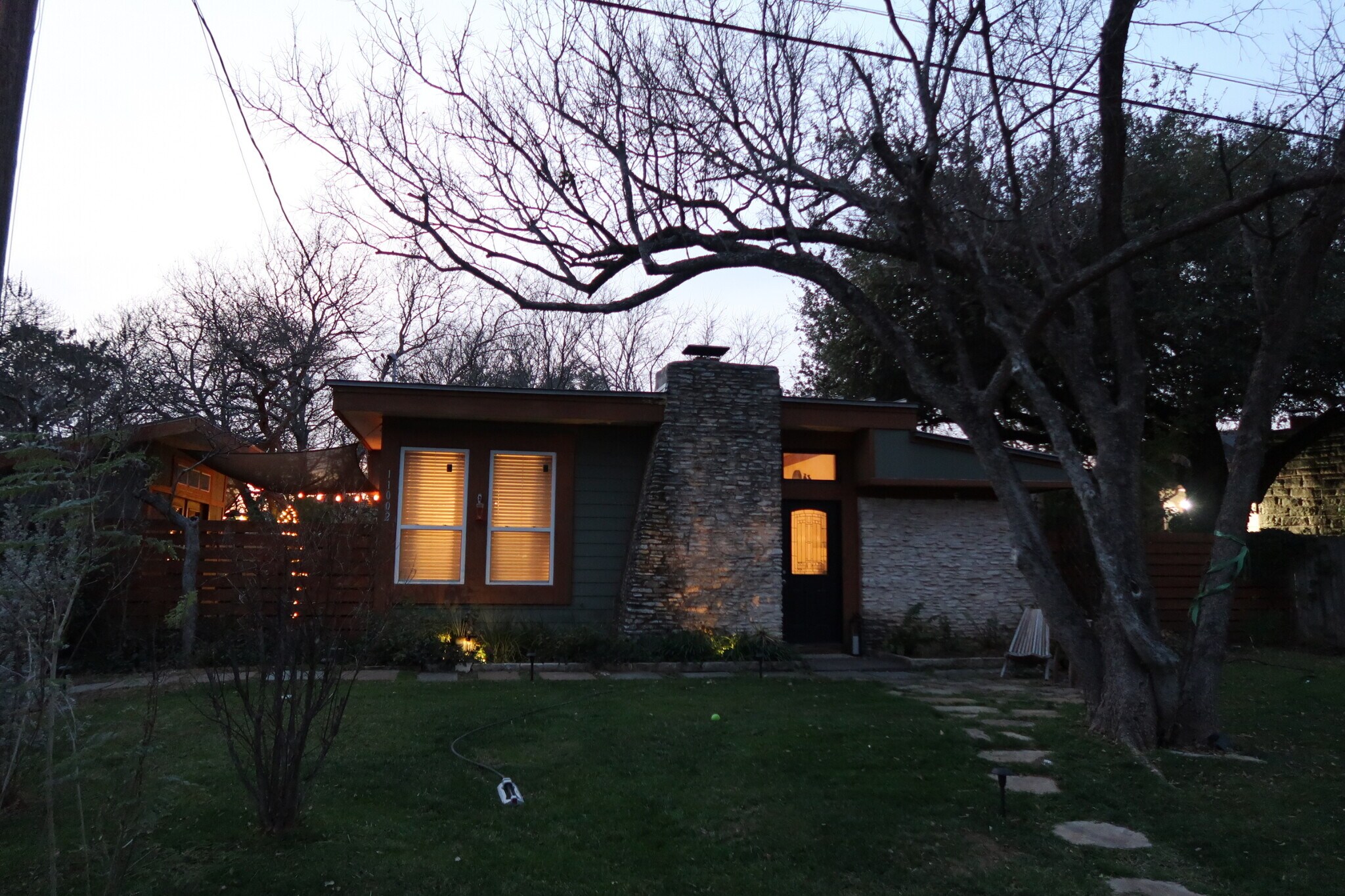 Building Photo - 11002 Lakeside Dr