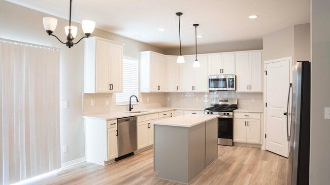 Building Photo - 1717 Longhill Dr