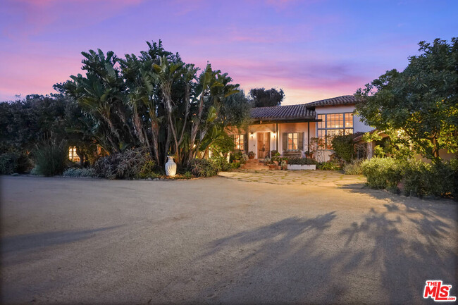 Building Photo - 7332 Birdview Ave