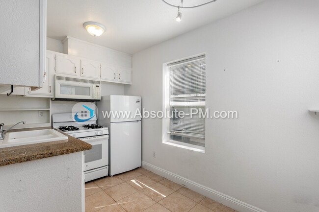 Building Photo - Amazing 2 Bed 2 Bath Newly Upgraded Unit i...
