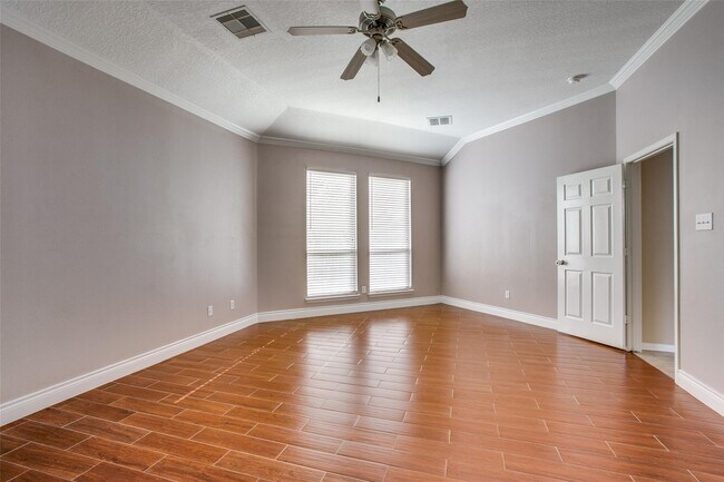 Building Photo - 9907 Valance Way