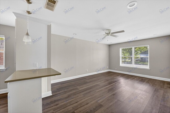 Building Photo - 206 N Graves St