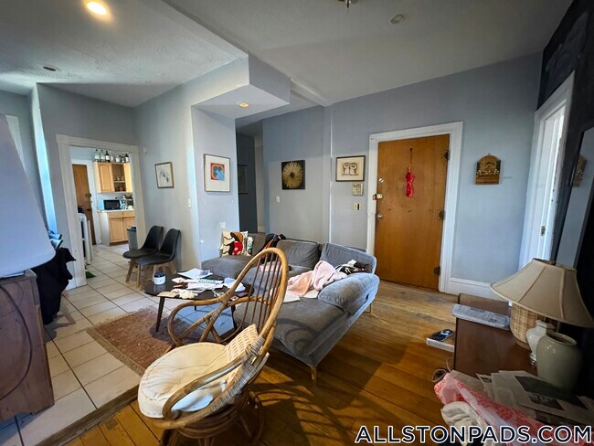 Building Photo - 18 Glenville Ave