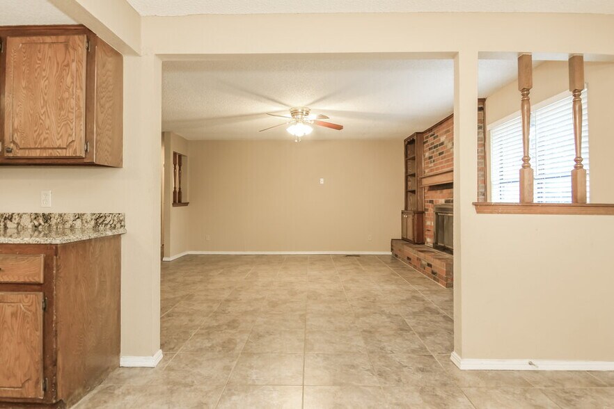 Building Photo - 1074 Dover Mansion