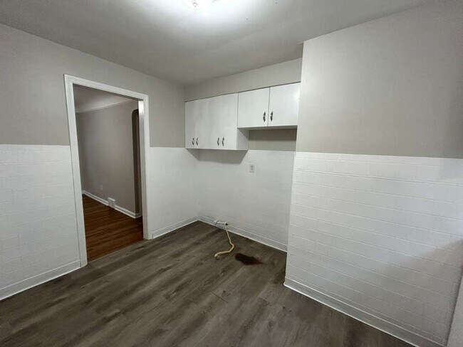 Building Photo - 19181 Lakeshore Blvd