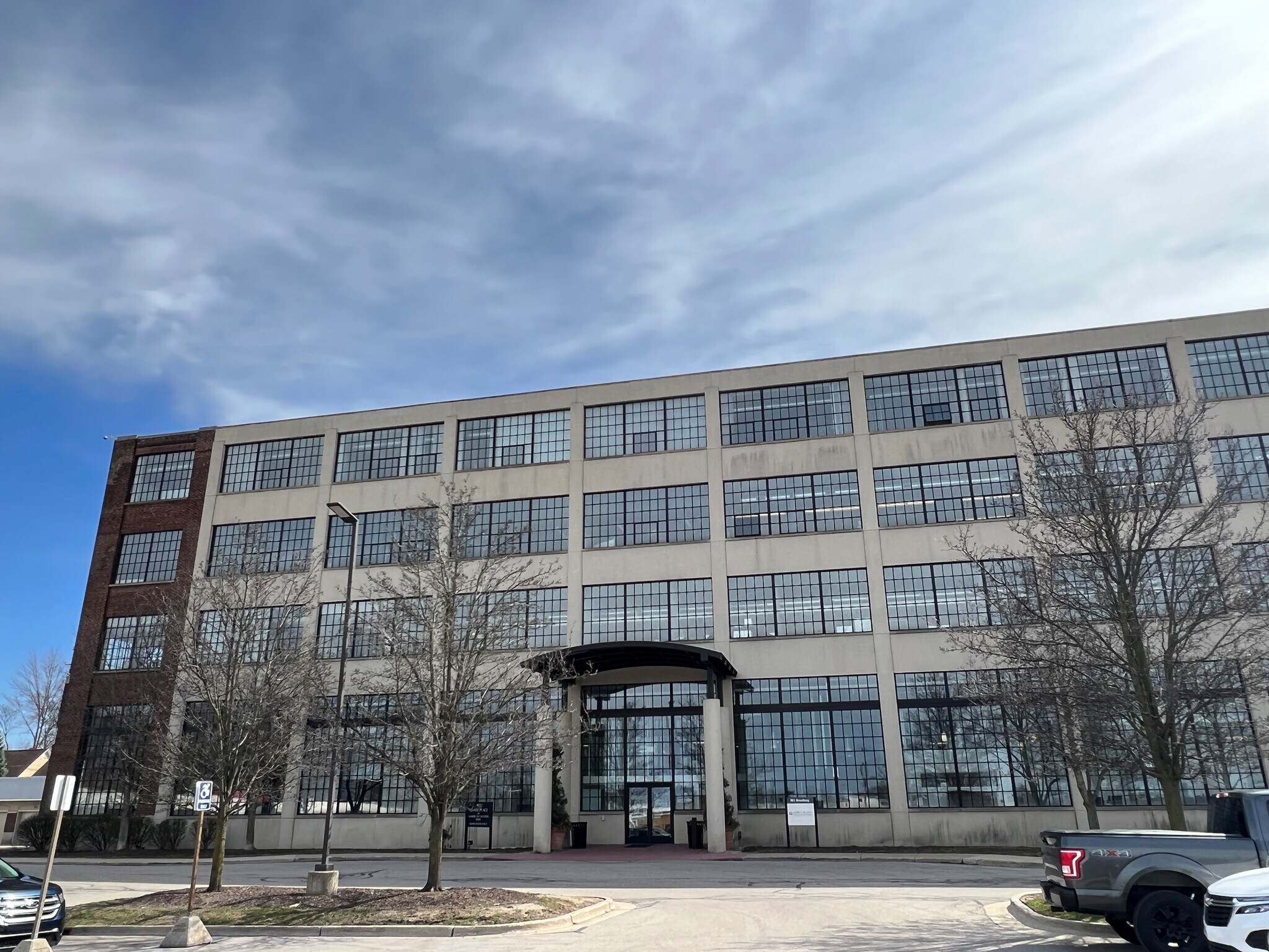 4th Floor Residence - 801 Broadway Ave NW