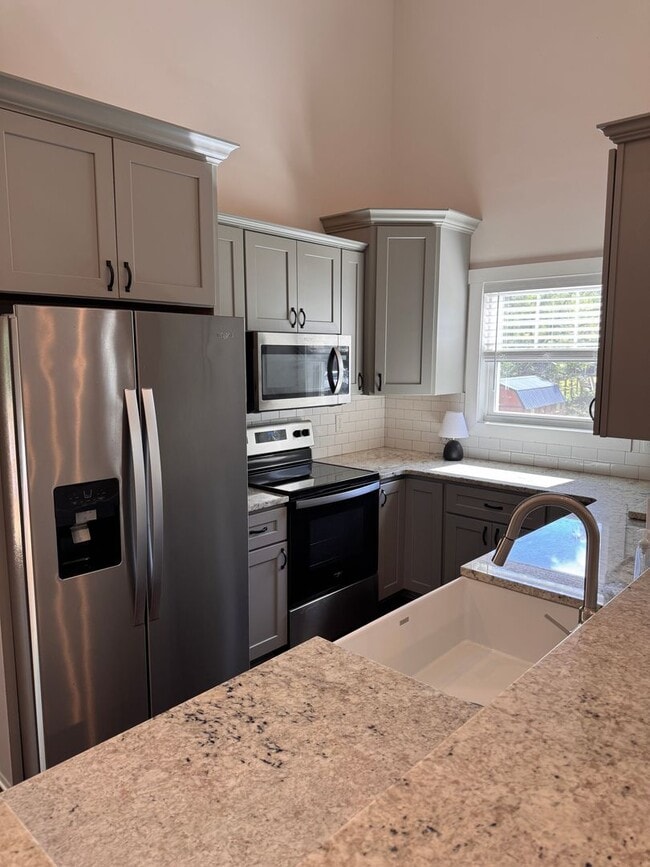 Building Photo - 3 Bedroom || 2 Bathroom Home in Forest