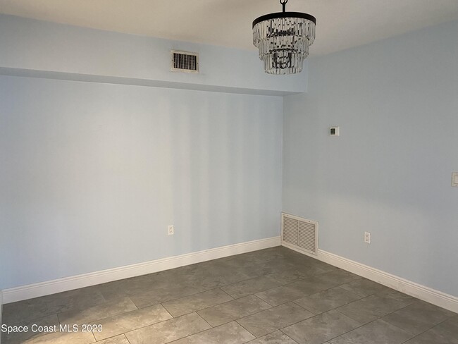 Building Photo - 43 Bogart Pl