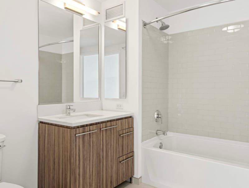 Building Photo - 313 W Kinzie St
