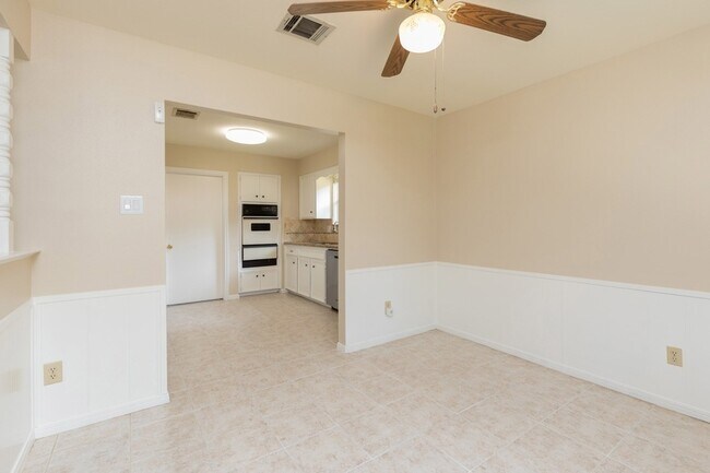 Building Photo - 2623 Longleaf Pines Ln